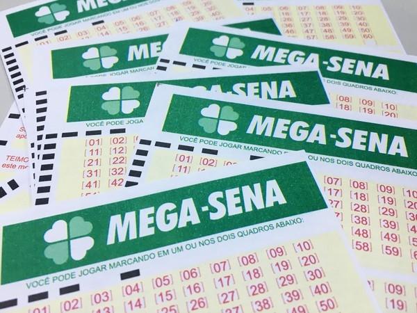 Mega-Sena 2525: aposta simples e bolão dividem R$ 317 milhões